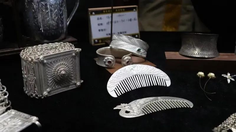 云南西双版纳傣族玉香银饰,西双版纳的银饰品