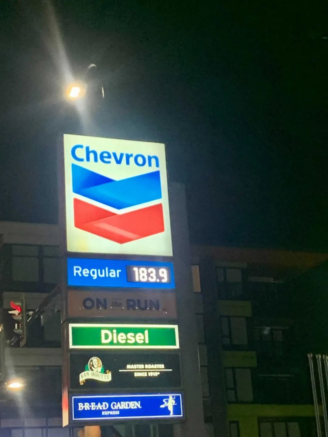 百升汽油$184！温哥华油价狂飙刷新历史纪录，完爆全球多个大都市