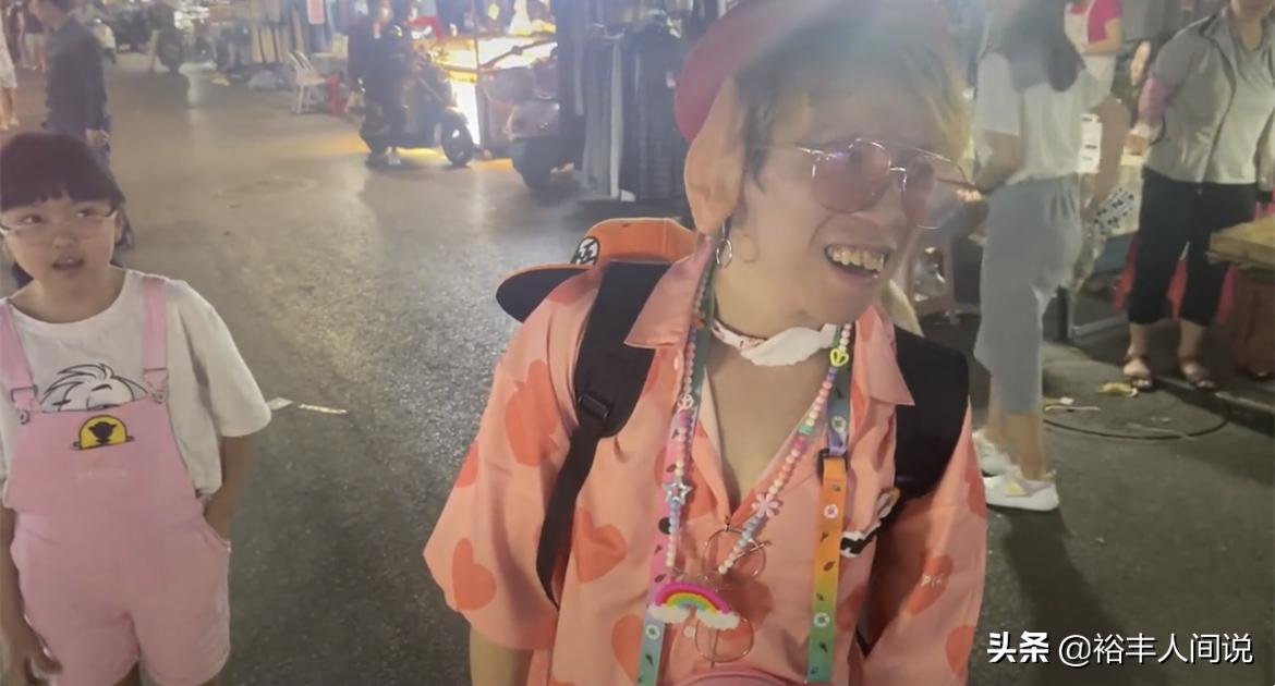 网红“豆浆王子”街头搭讪女童，遭好心人斥责，曾因猥亵女童入狱