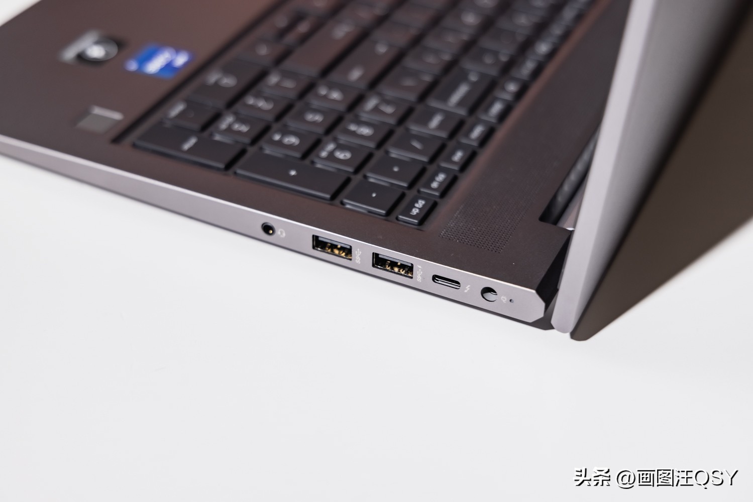 居家书桌升级改造：追剧听歌、居家办公也能很快乐