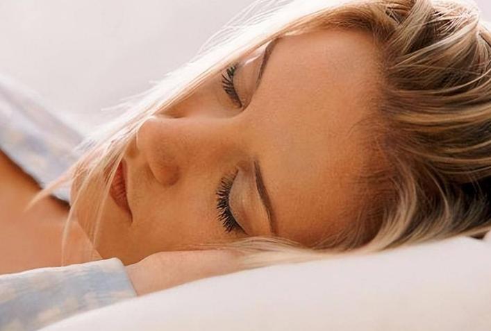 长期裸睡的人，最终会怎样？试一试可能收获几大好处！