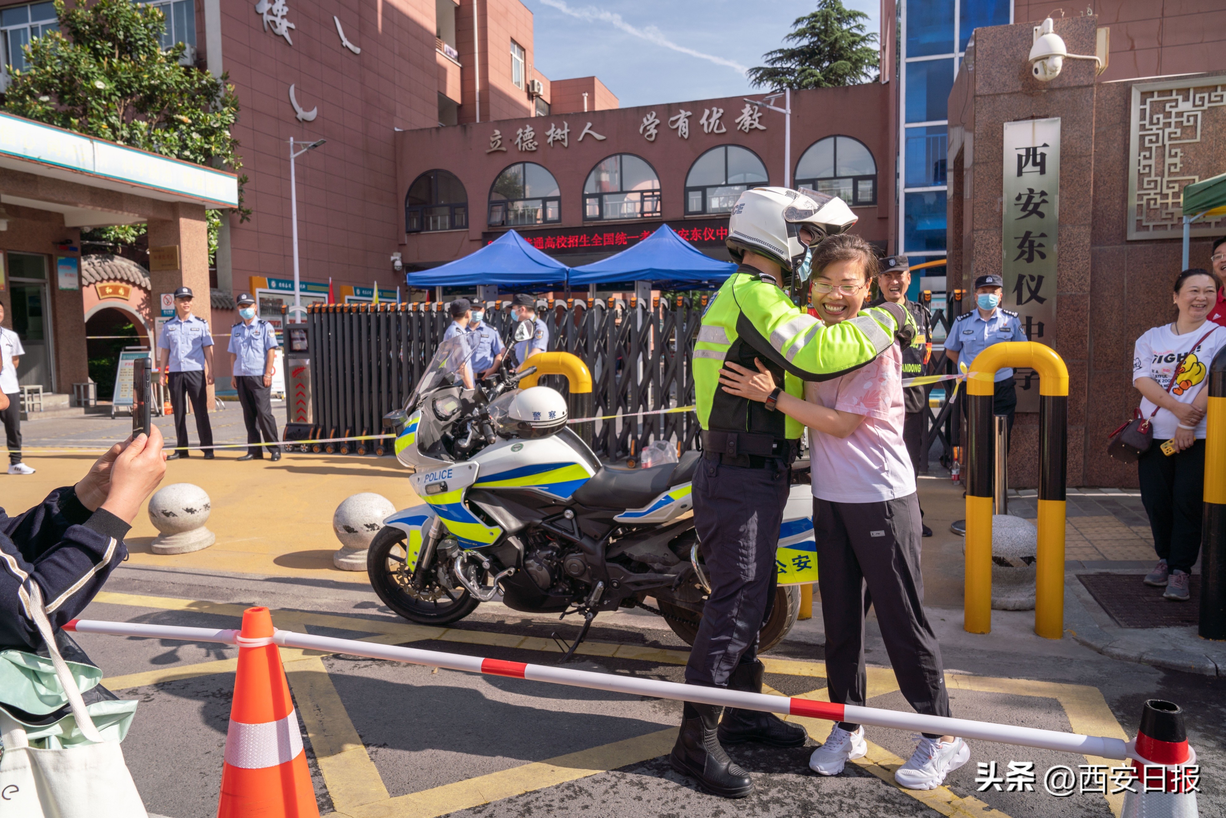考生补办临时身份证需要什么手续,民警帮考生办临时身份证需要什么