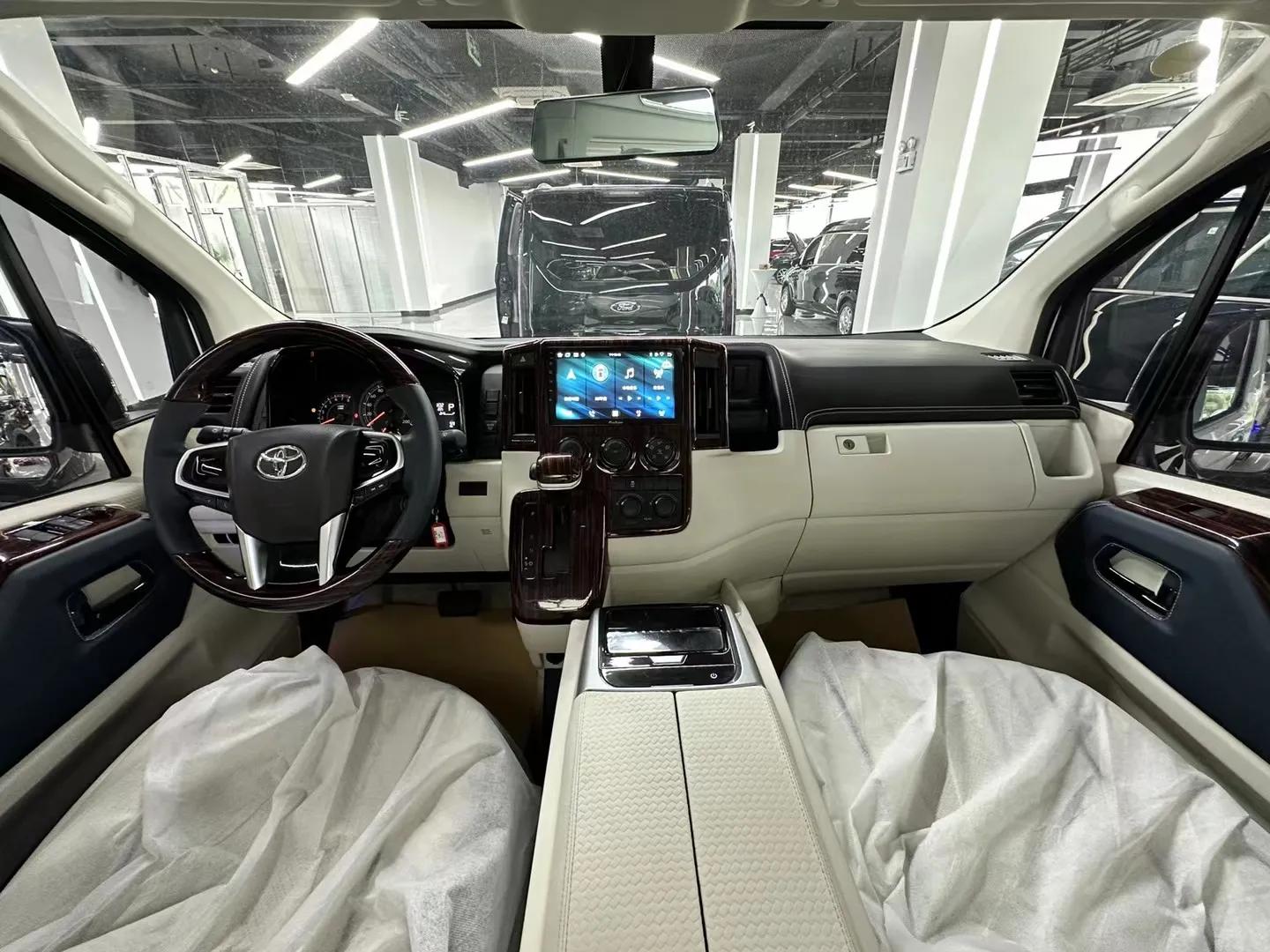 丰田大海狮的最新款,丰田海狮和埃尔法哪个好