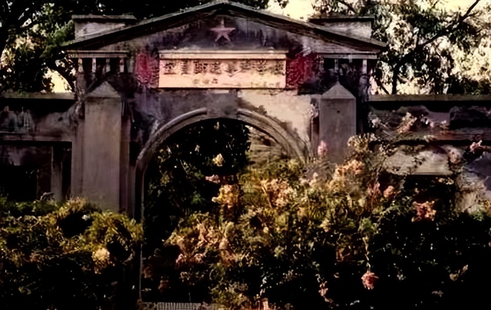 原创散文：首次知道“北山坡”，是在一个蓝色封面的EMS右下角