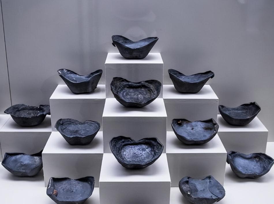 男子在江中捡到金锭,村民河边捡到金子价值3亿