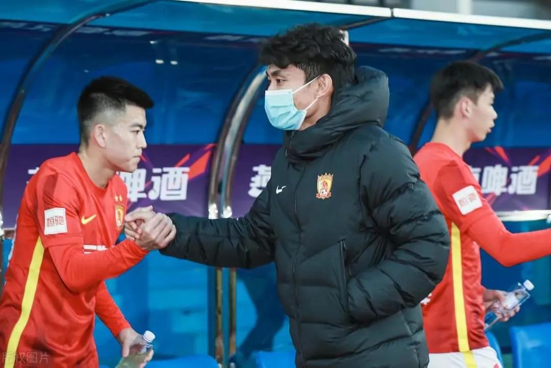 中超八冠王广州队提前一轮降级,郑智不再担任广州队教练