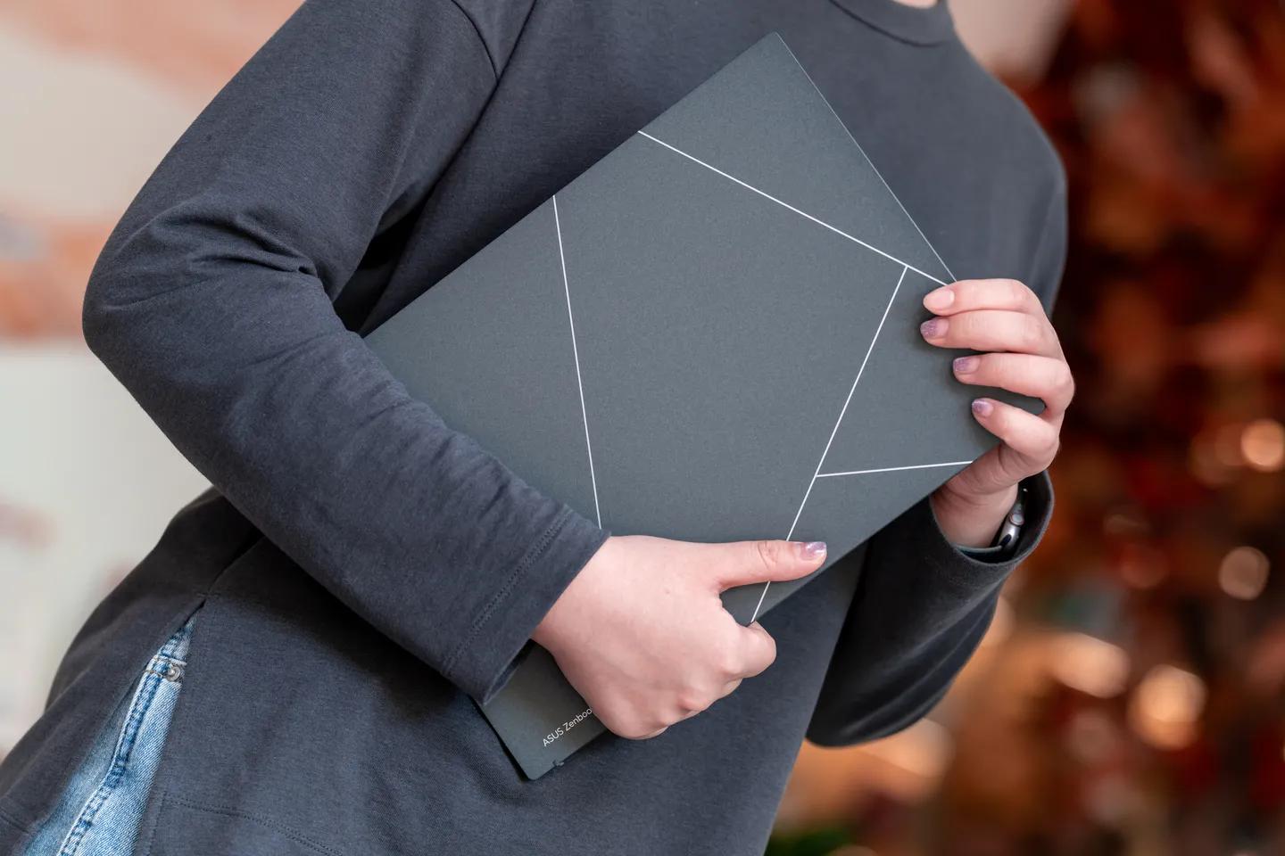 华硕灵耀x132.8koled屏超轻本,华硕灵耀13功能特点