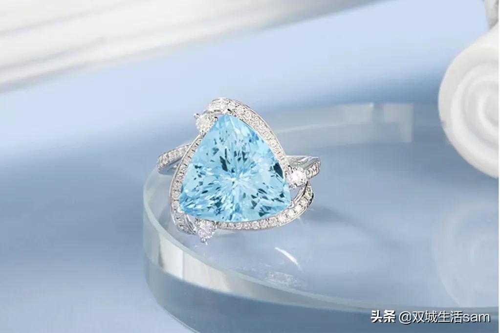 海蓝宝皇室王冠,海蓝宝英国女王王冠