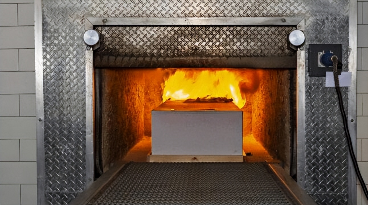 中国一上海人在日本从卖报起家,再到经营东京火葬场,秘诀是啥?