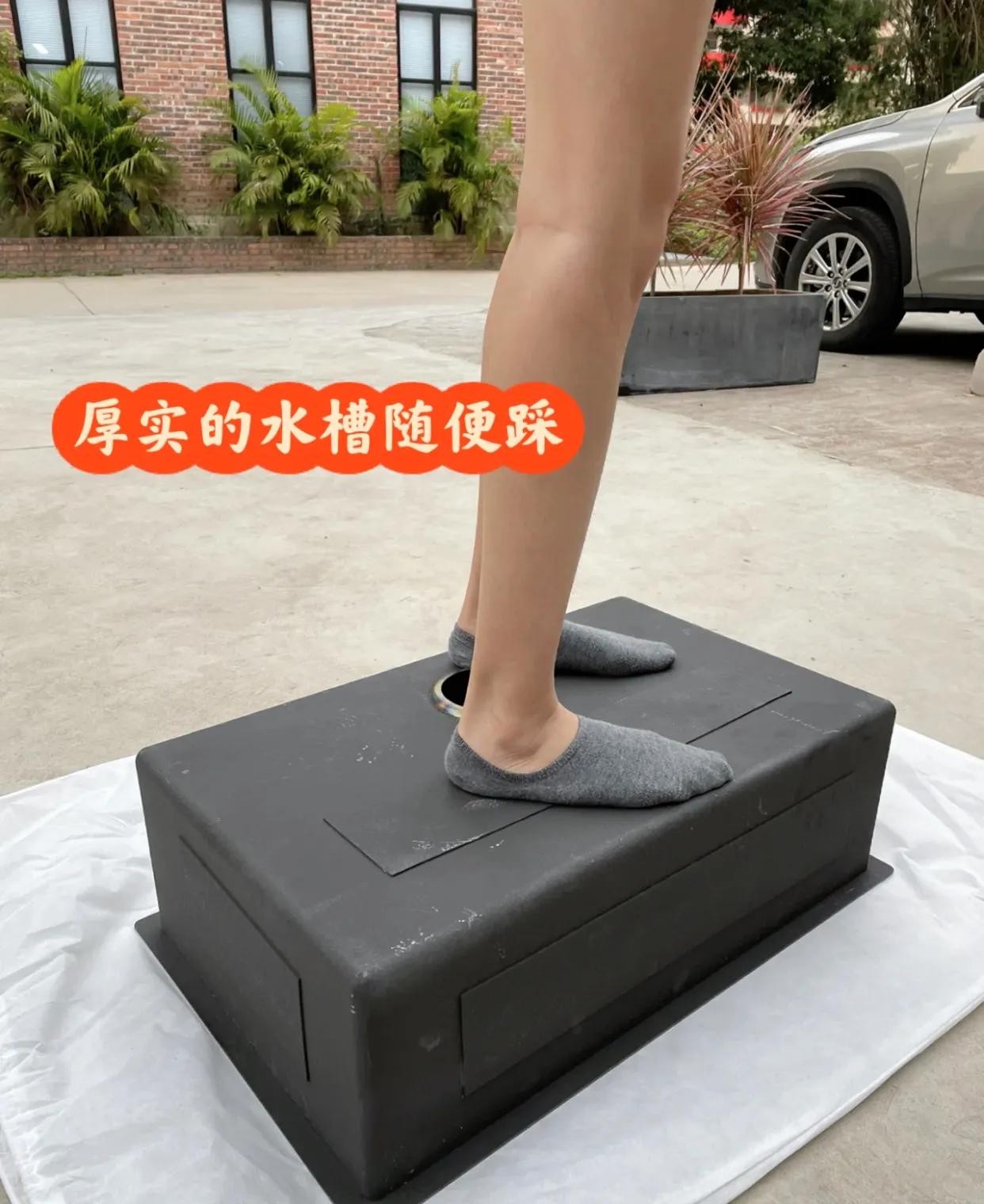 水槽怎么选好看又实用石英石水槽,石英石水槽和不锈钢水槽怎么选