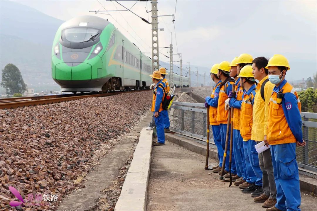 守护列车安全检修人,守护铁路安全