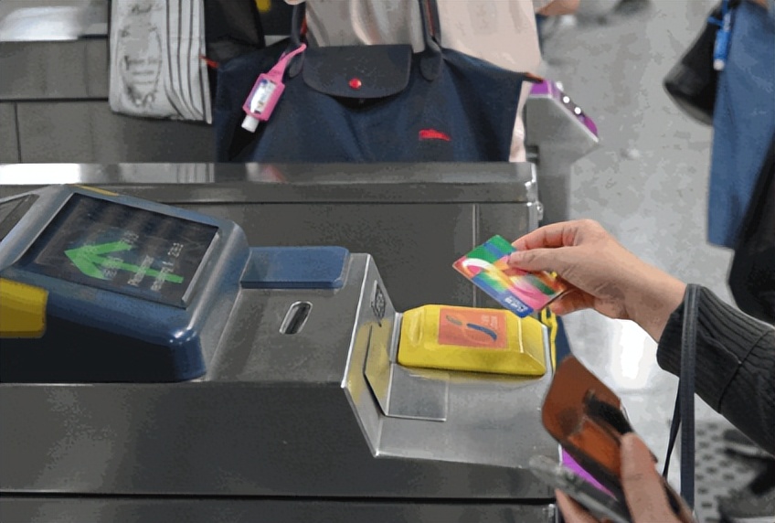 港铁还必须用八达通吗,香港内地游客吐槽