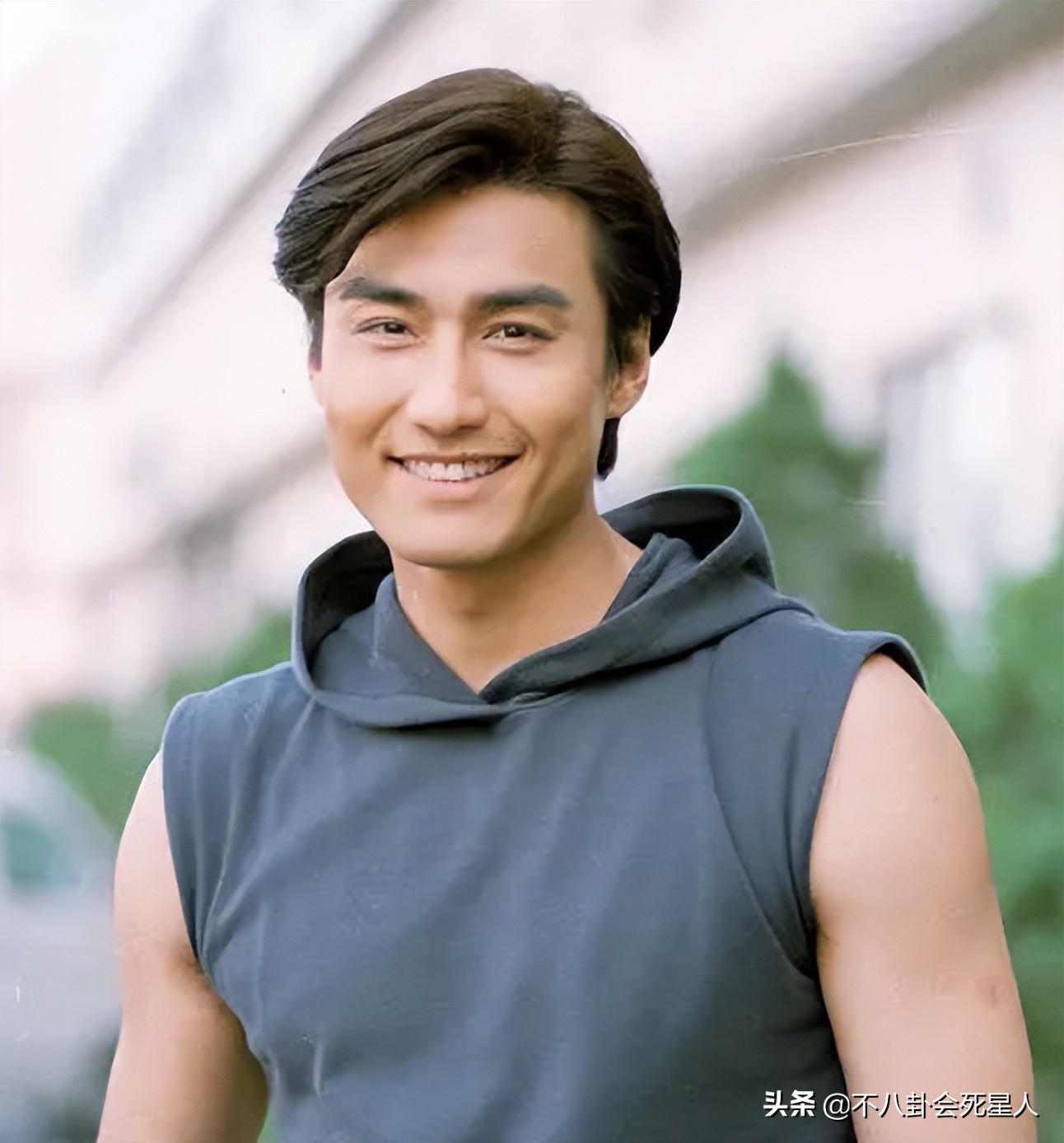 脸部垮掉的男人,脸部塌陷的男生