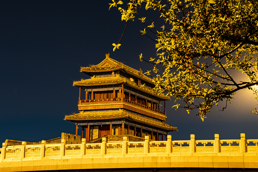 掬水月在手，弄香花满衣。诗词里的氤氲香气，温柔美好，岁月留芳