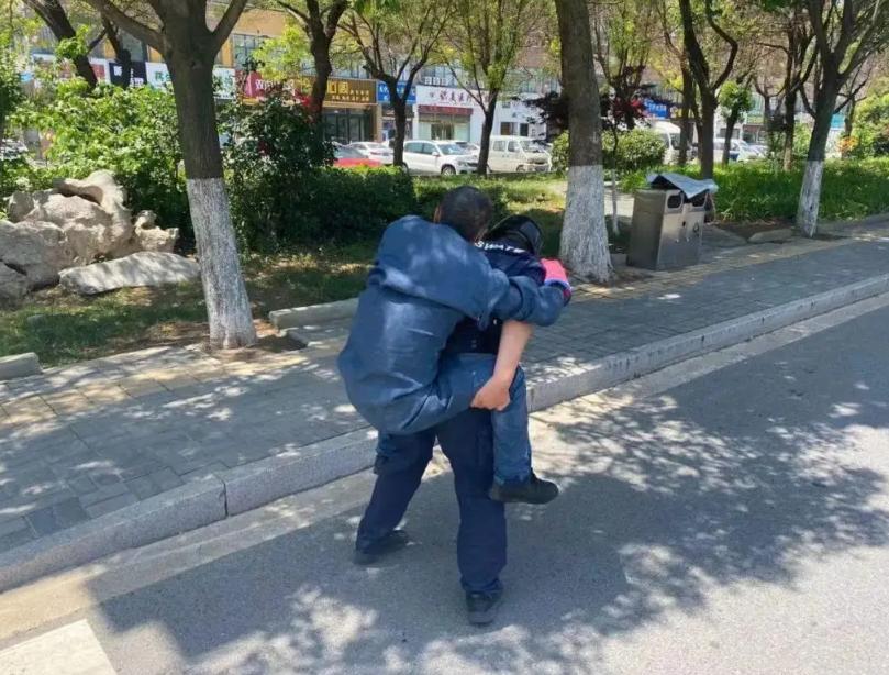 老人晨练撞小孩后续,老太太晨练被撞