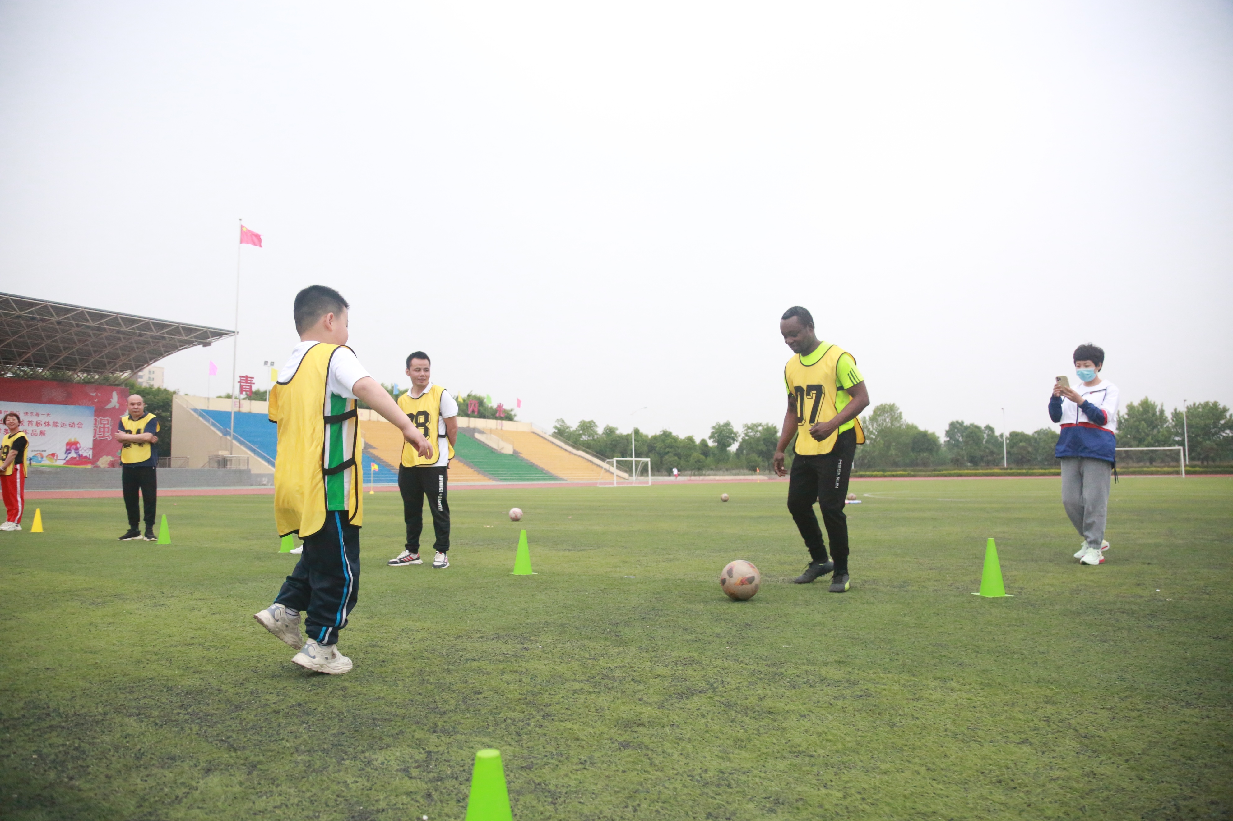 西咸新区第五届中小学足球联赛,西咸新区黄冈泾河学校足球比赛