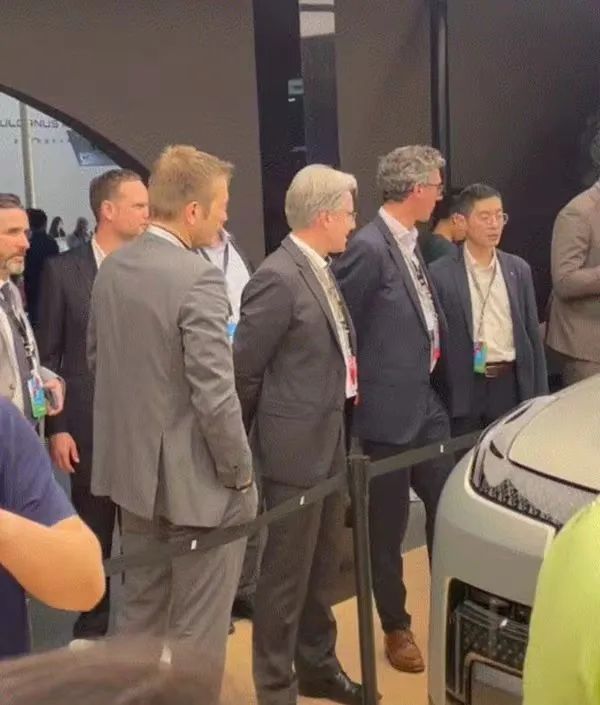 上海车展雷军看了什么车,雷军谈北京车展印象最深刻的车