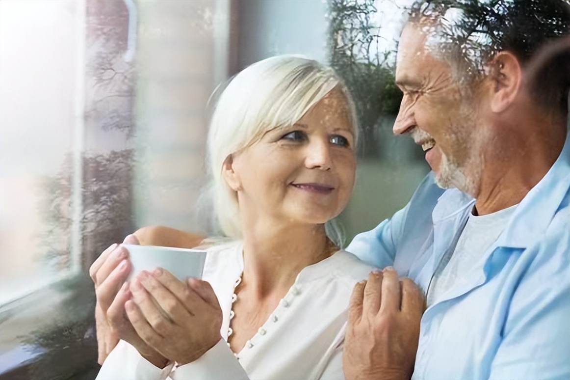 老年人“同房”，谁受益更多？