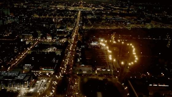 玩火上瘾3分钟烧掉百万!被外媒泼脏水的中国男人,凭啥一战封神