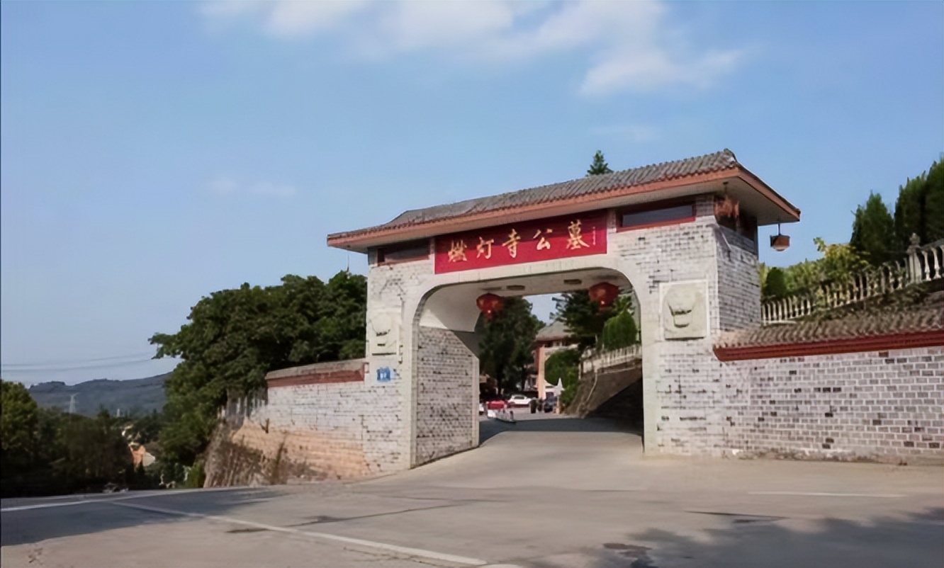 成都市皇恩寺公墓多少个,成都龙泉驿区公墓图片