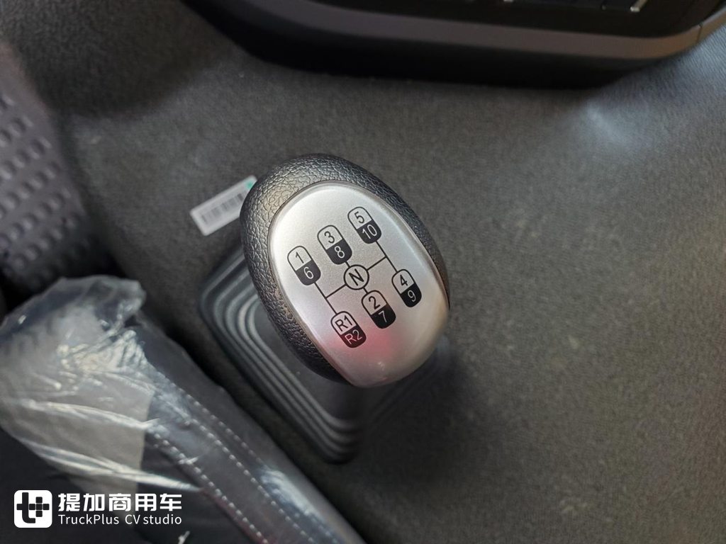 重汽成商造豪沃v7-x新能源车亮相,外国人买中国卡车