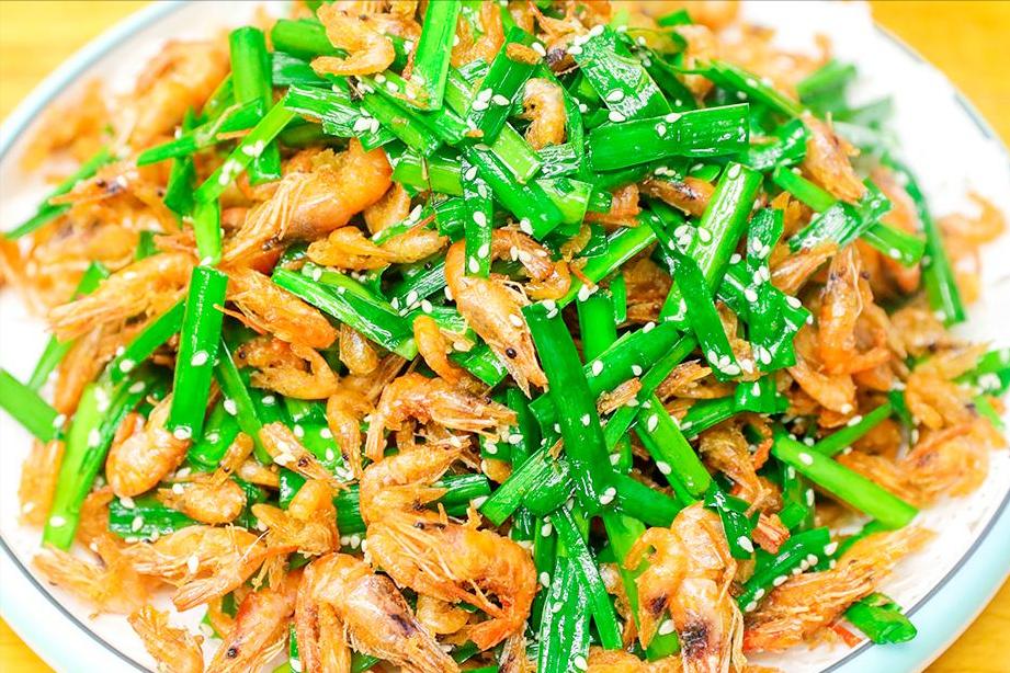 补充钙质和吃一点含钙高的食物,100克芝麻的含钙量比牛奶高多少