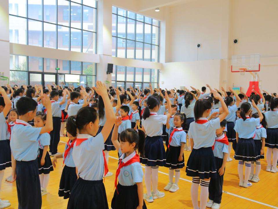 学习二十大，争做好队员|富平县各级少先队组织开展少先队员入队仪式暨庆“六一”文艺汇演主题活动