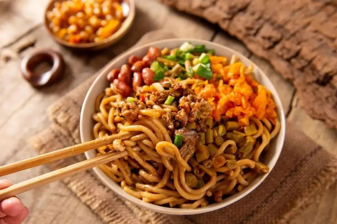 炸酱面的炸酱如何做出来更香,炸酱面的炸酱怎么做大厨教你几步