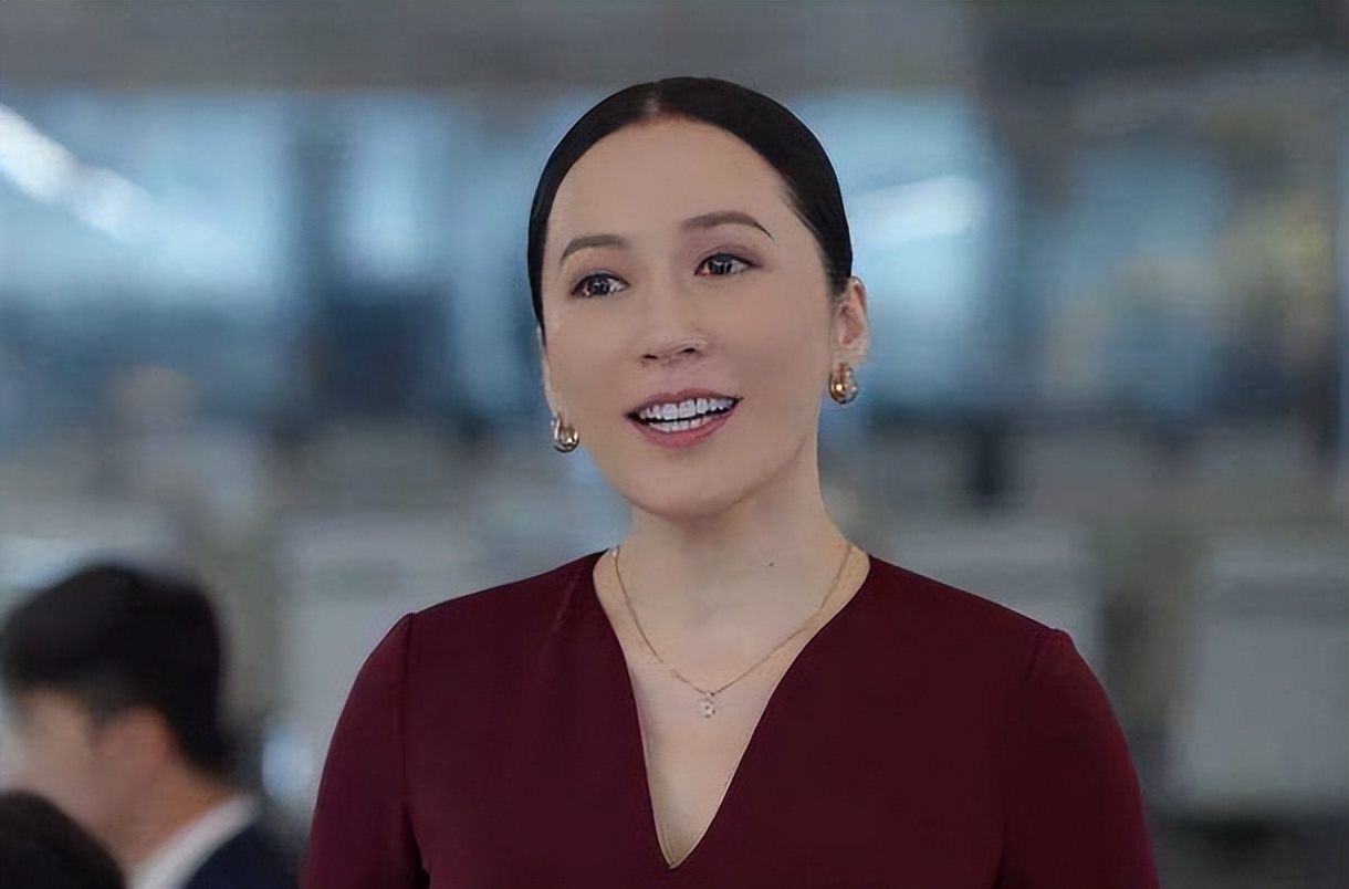 方脸大腮帮适合中分还是三七分,大饼脸中分超级简单又漂亮的发型