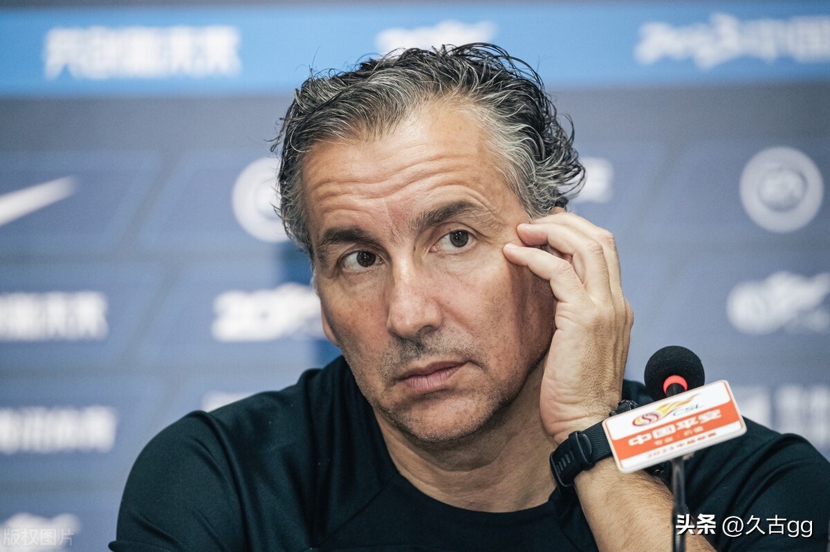 哈维尔赛后遭记者怒问,哈维尔向球迷道歉视频