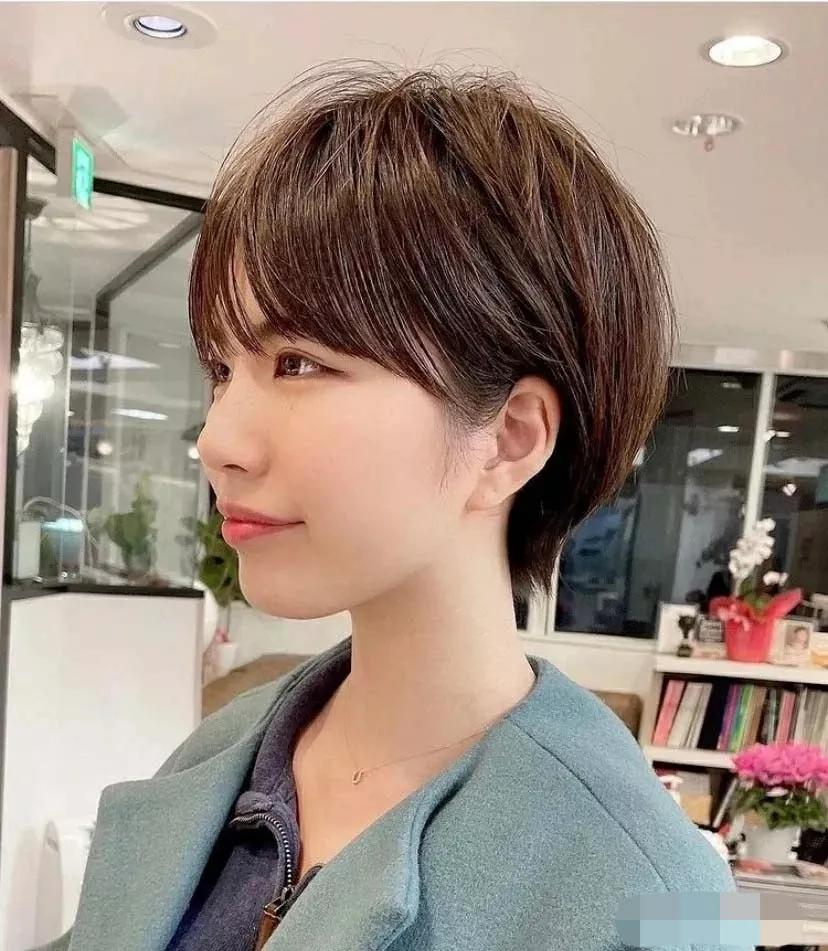小圆脸适合剪短发吗,肉肉的小圆脸女生剪短发