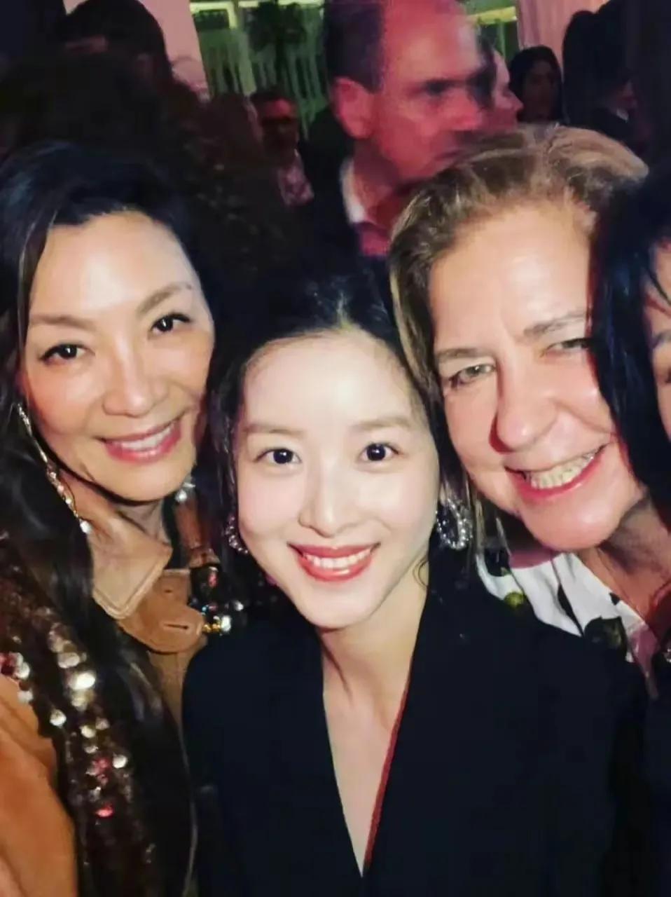 刘强东和奶茶妹在美国,刘强东带奶茶妹回老家视频完整版