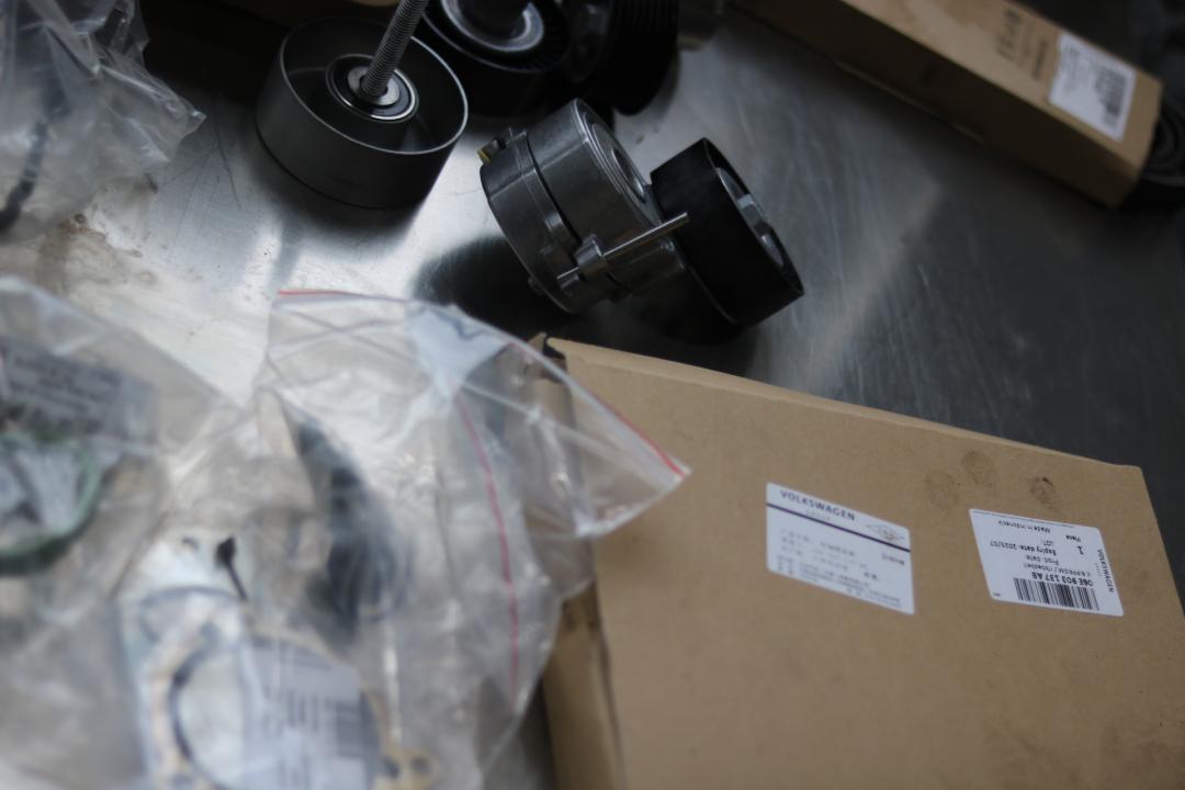 老款奥迪q74.2报废,奥迪q7新能源报废车