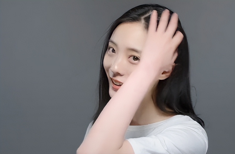 恭喜！夫夫世界杯决赛求婚成功，与1米8模特女友王汝妍甜蜜拥吻