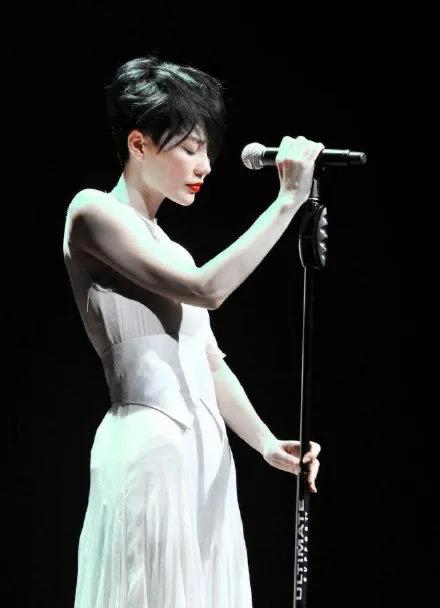 谢霆锋和游鸿明,谢霆锋邓紫棋达人反赌