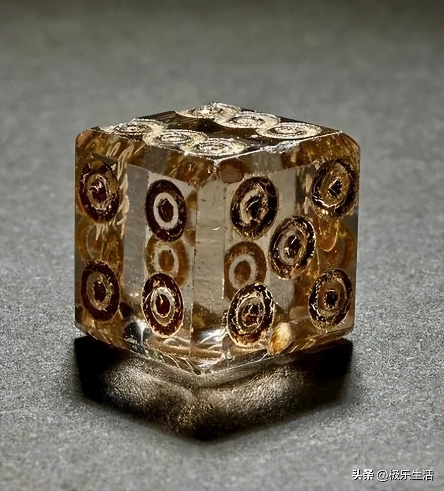 孰真孰假，40个看上去像现代仿制品的*物文**