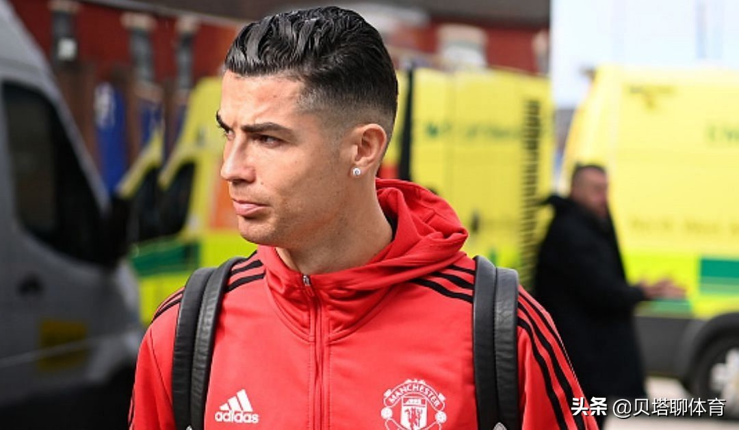 宣布离队c罗炮轰滕哈赫曼联回应,恭喜c罗颁奖解说