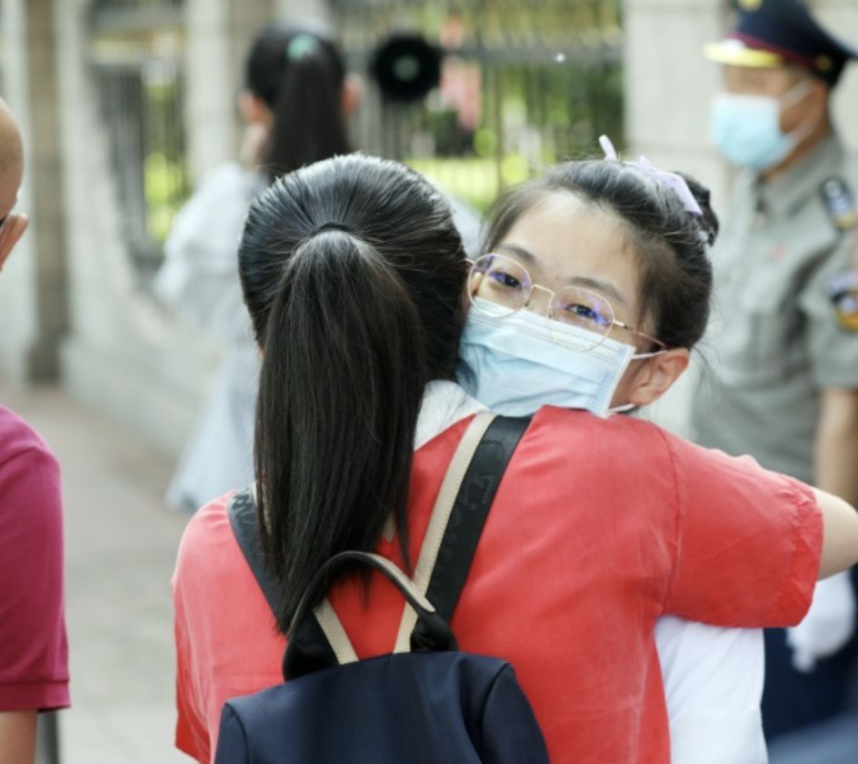 高考进行时这些画面令人动容,高考图片为高考加油