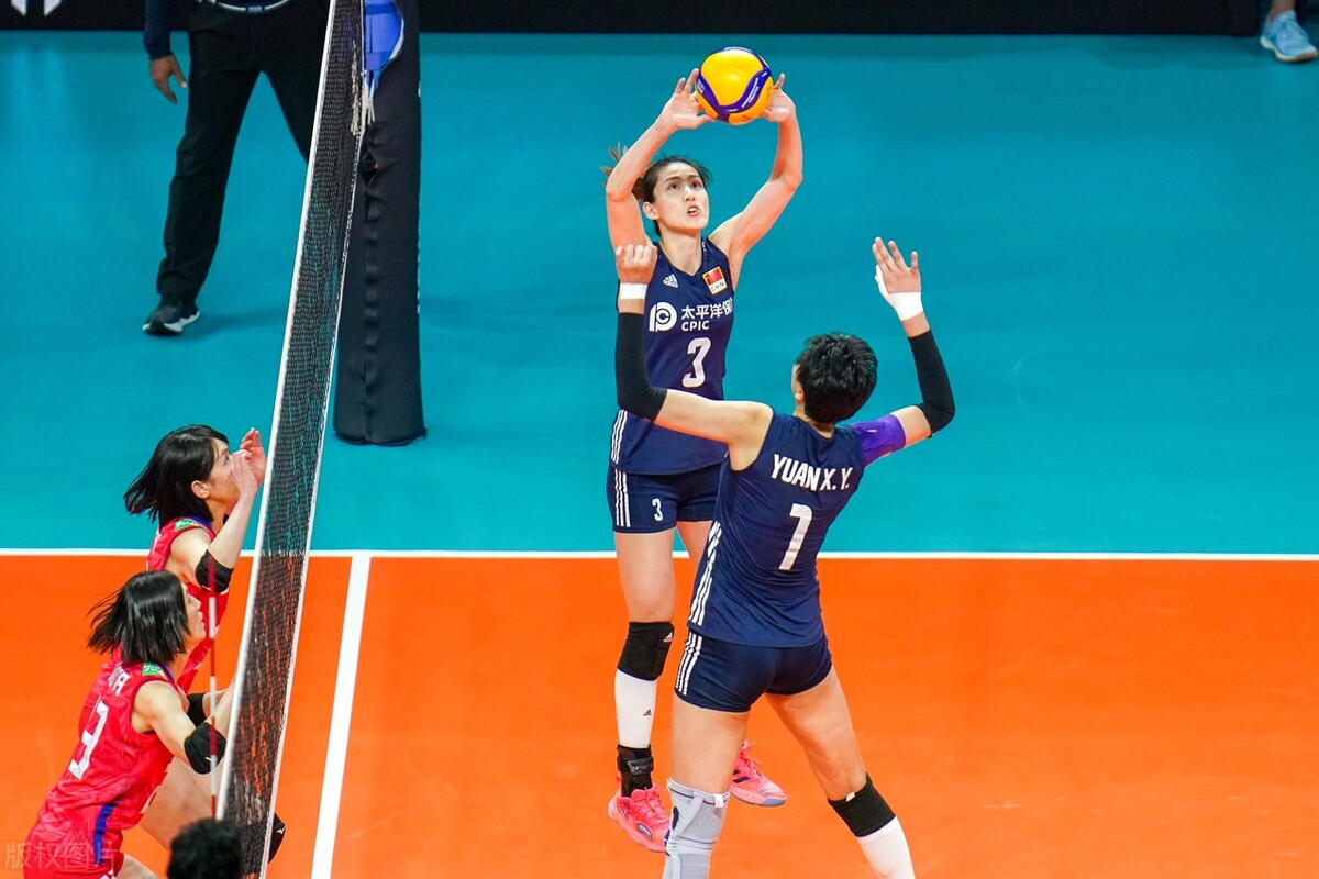 中国3-2险胜荷兰,为世锦赛八强赢下关键一战,积分紧追意大利