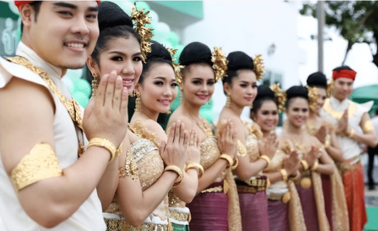 在泰国的中国人发生了什么事,泰国的经济都是华人控制吗