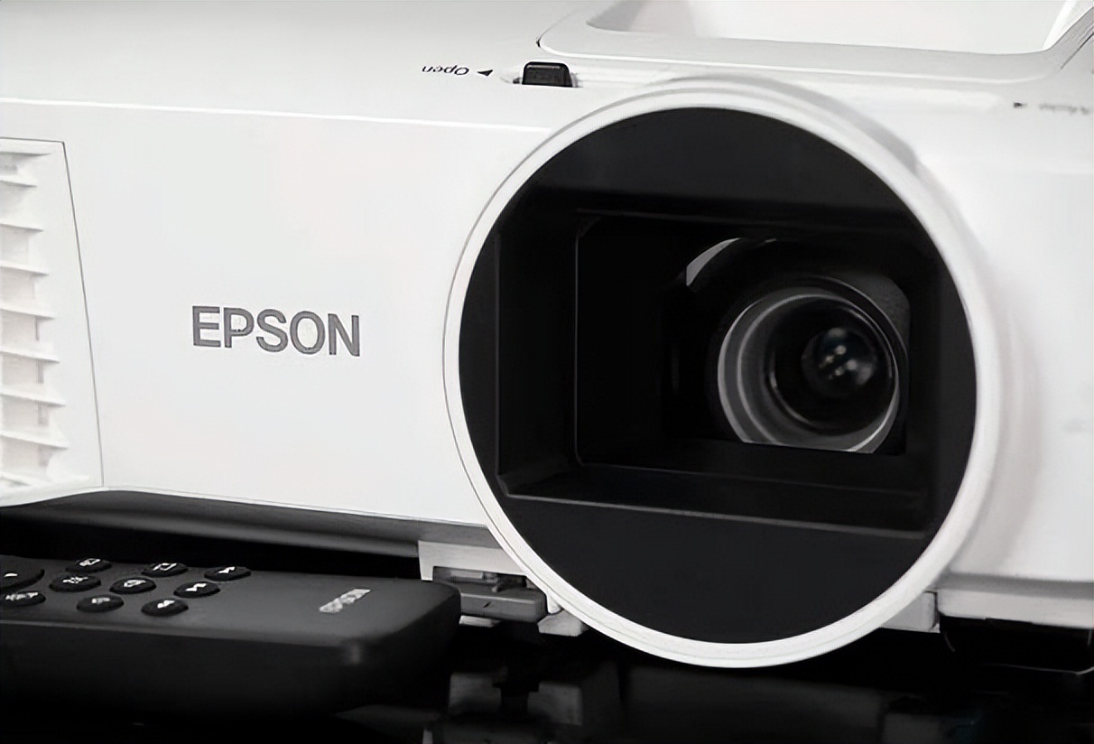 看球选哪个牌子投影仪比较好,性价比最高的投影仪哪个牌子