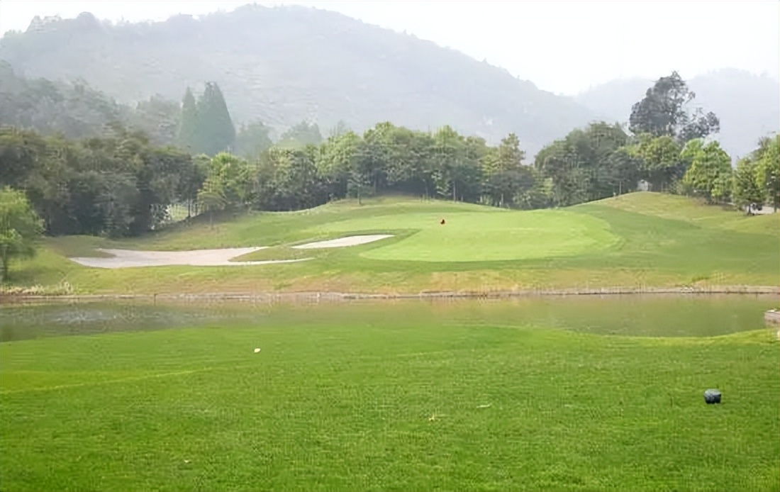 带您领略顶级山崖海景球场,带你们看风景美丽的高尔夫球场