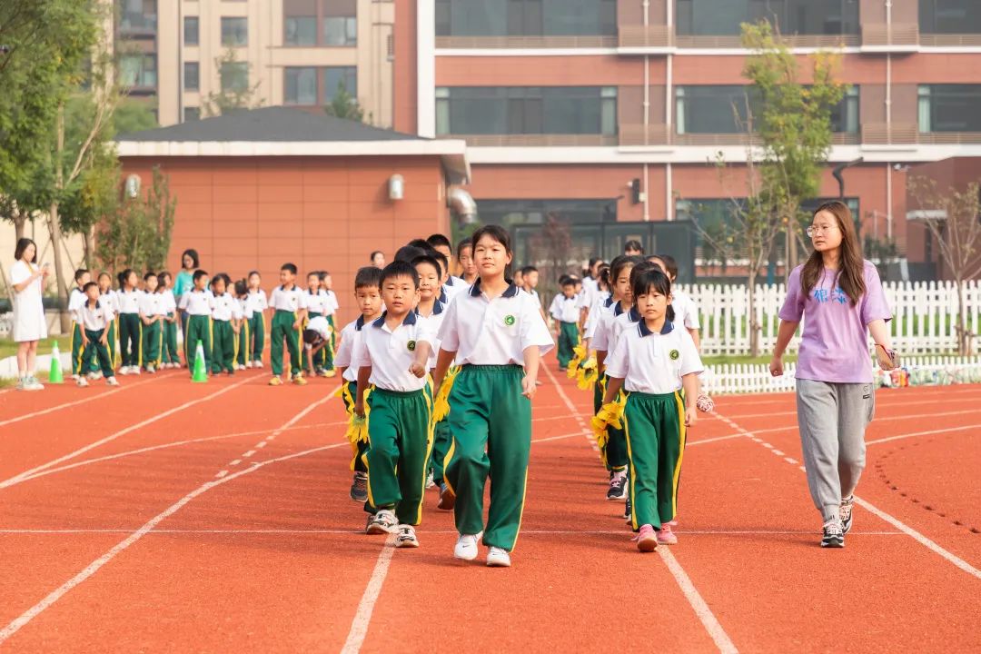 房山育新学校,喜迎二十大奋进新征程开启新时代