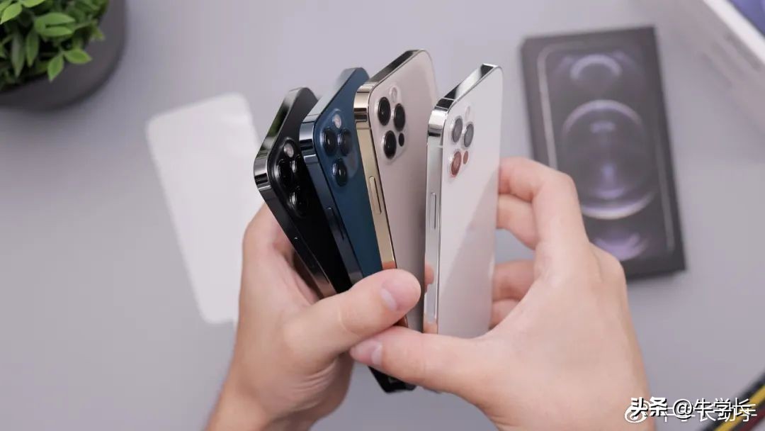 iphone12莫名黑屏开不了机,iphone12突然黑屏开不了机