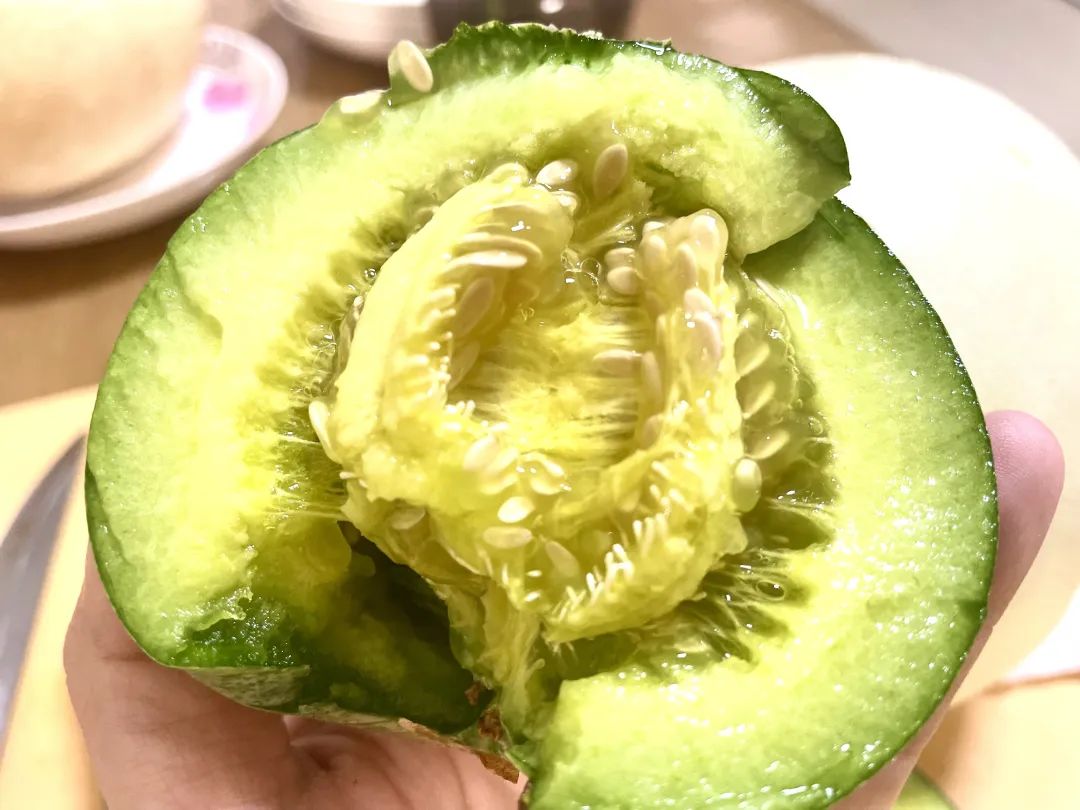 武汉美女：夏天要吃这些好瓜，藤蔓上的水果冰淇淋