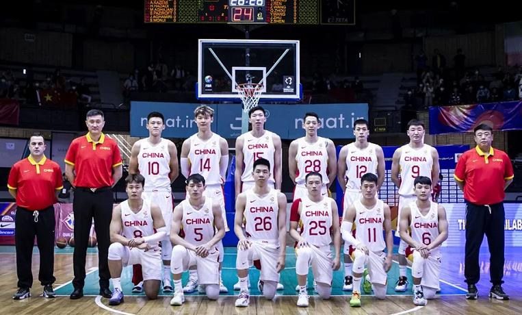 中国男篮胜伊朗队王哲林,中国男篮vs伊朗男篮王哲林暴扣