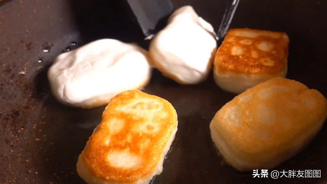 不用烤箱就能做的爆浆芝士年糕,自制芝士手指年糕的家常做法