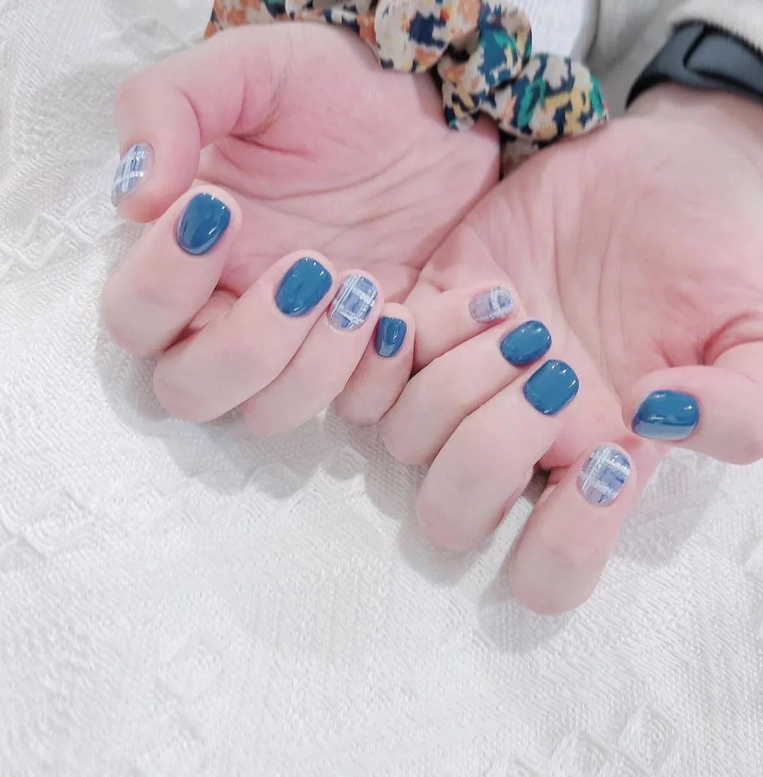 秋冬纯色美甲显白高级跳色高清,夏日美甲显白短甲可爱卡通儿童