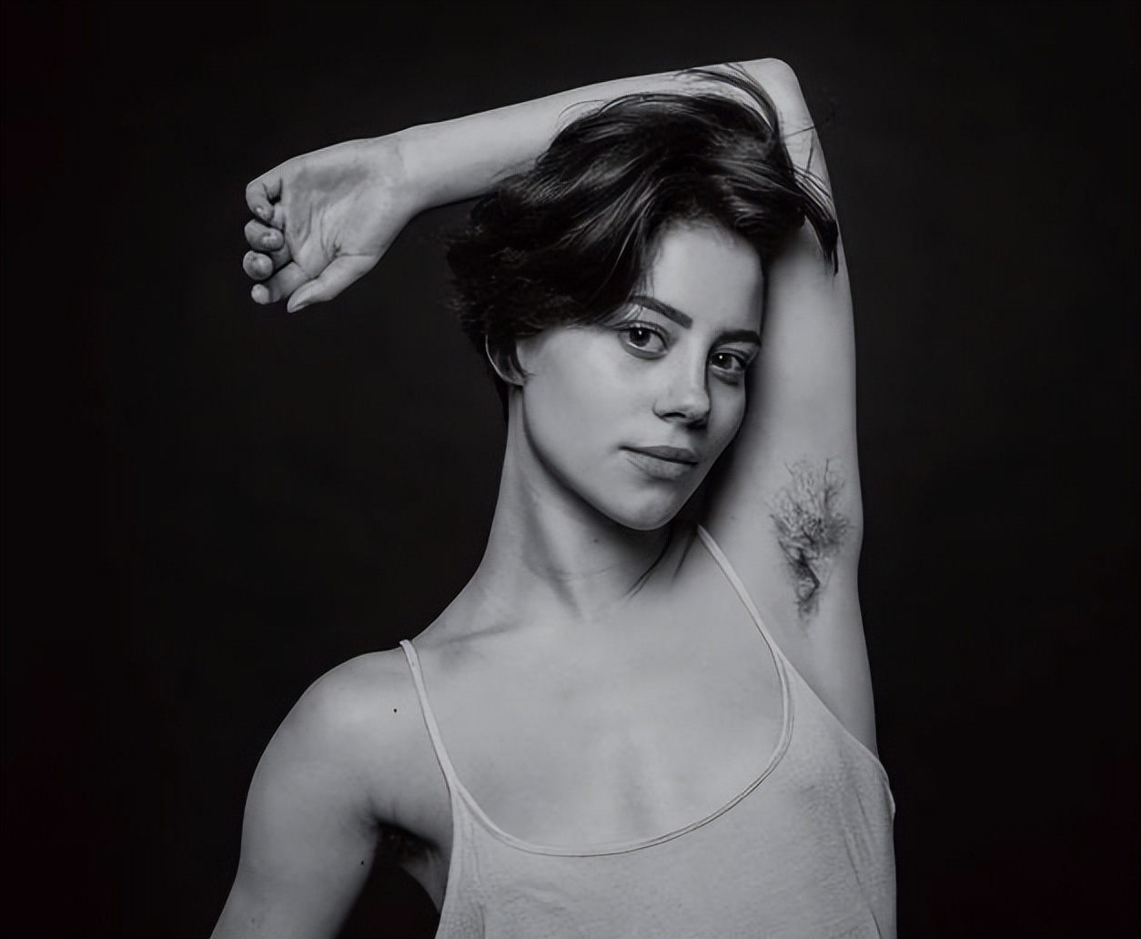 为什么有些女生有腋毛,为什么有的女生会有腋毛