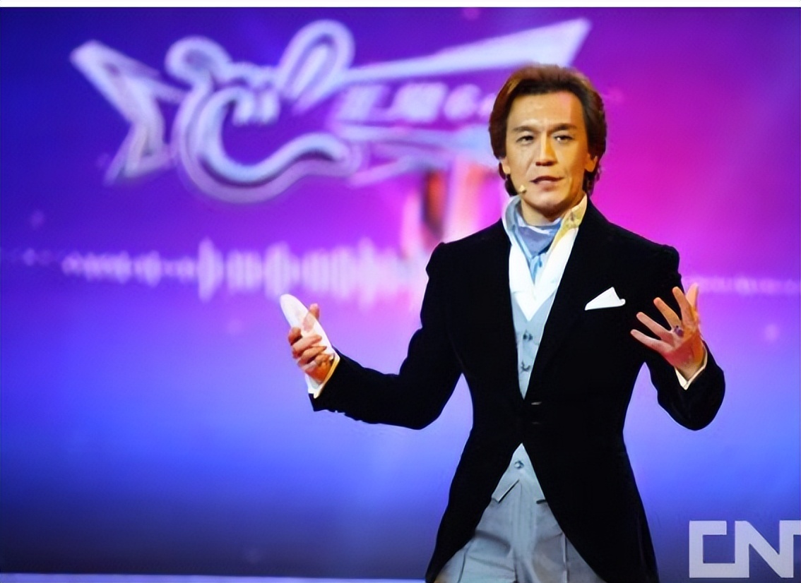 李咏妻子哈文家庭背景显赫,李咏去世后他的妻子哈文怎么样了